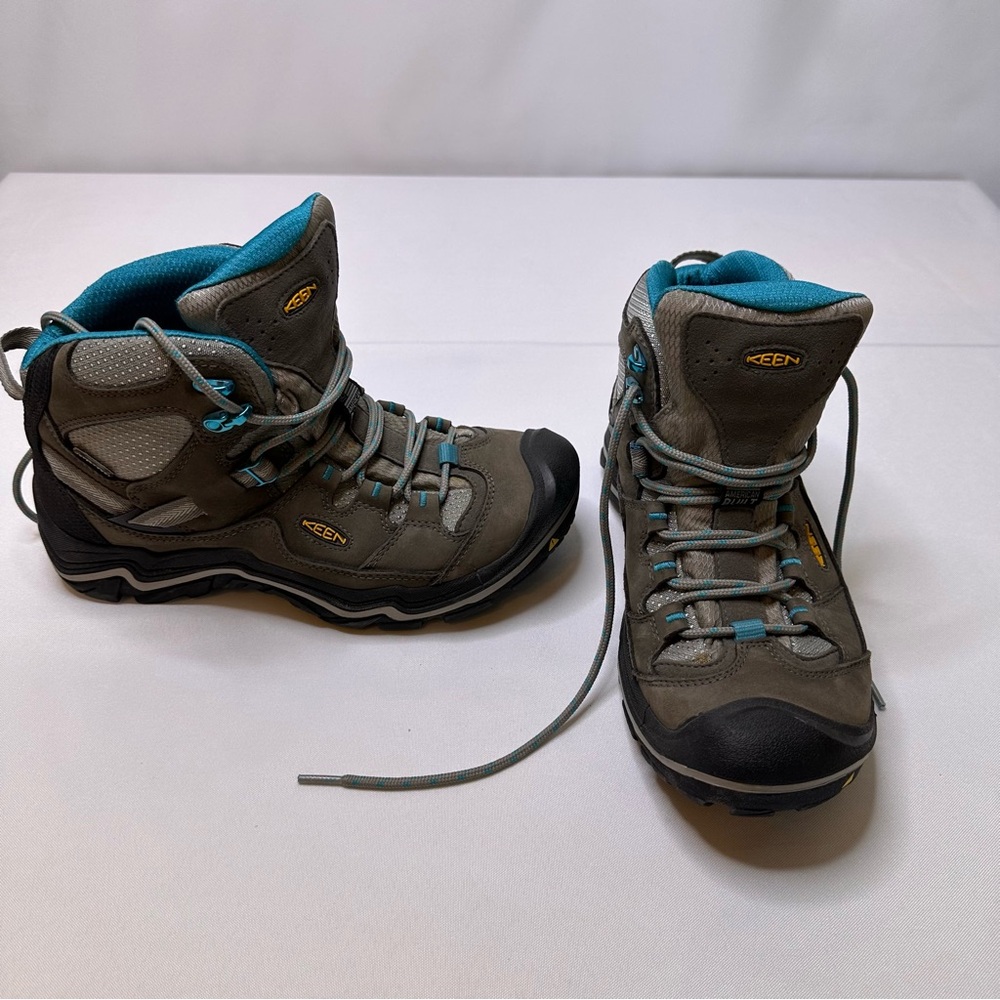 Keen Women's Hiking Walking Boots Teal and Gray Size 9.5 Hardly Used